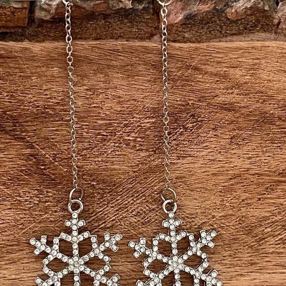 Snowflake Dangle Earrings NEW Sparkles Rhinestone Silver-Tone Long Duster - Picture 6 of 6